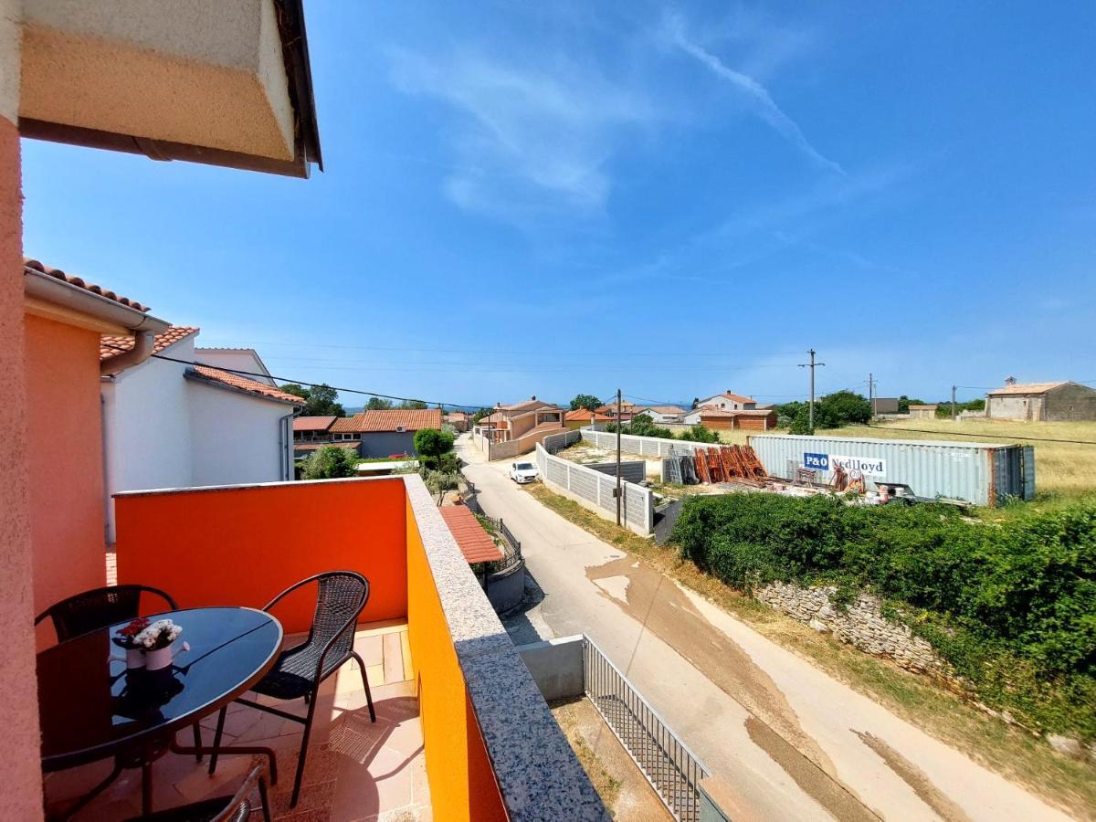 Apartman Zeljo Galizana Exterior photo