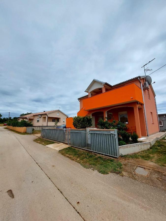 Apartman Zeljo Galizana Exterior photo